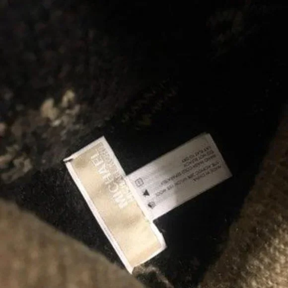 Michael Kors Hat & Scarf set - Picture 3 of 3